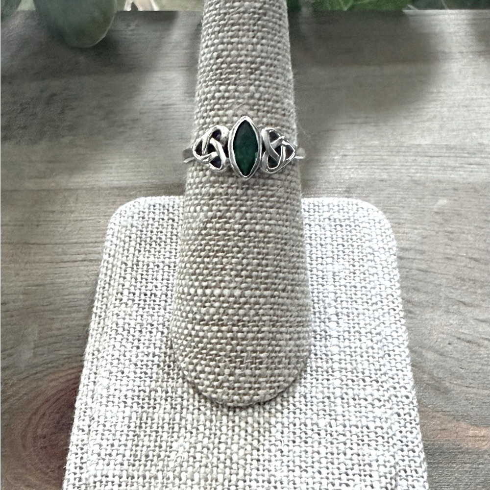 NWT Artisan 925 Sterling Silver with Synthetic Emerald Marquis Celtic Ring